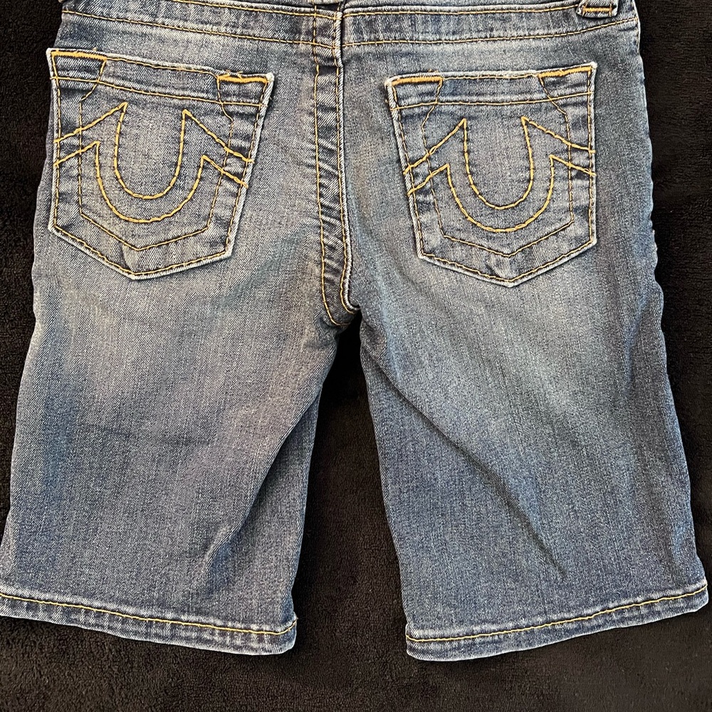 True Religion Blue Denim Kids RILEY SHORT
Mid Rise Bermuda Shorts - Picture 4 of 8